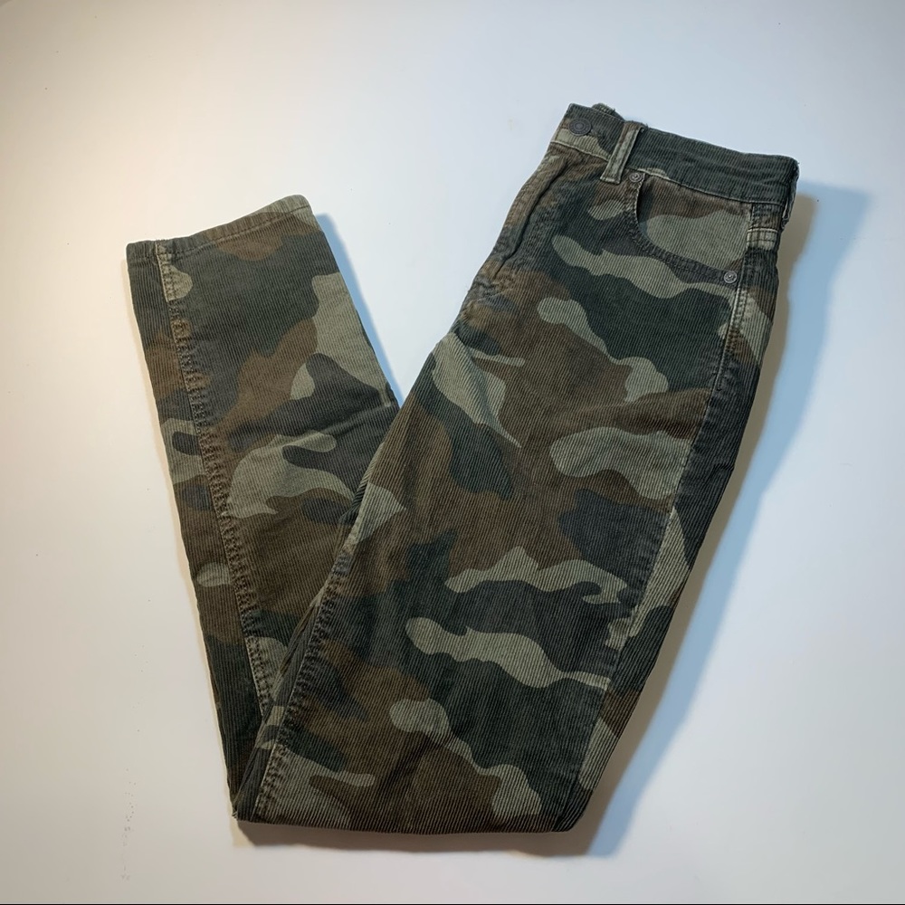 American Eagle Camo Print “Mom Jeans” Size 00